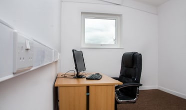 10 Babbage Rd, Totnes to rent Interior Photo- Image 1 of 5