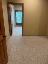 170 English Landing Dr, Parkville, MO to rent Interior Photo- Image 1 of 4