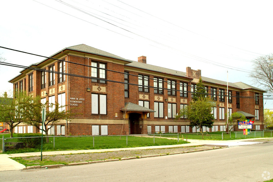 8411 Sylvester St, Detroit, MI for sale - Primary Photo - Image 1 of 1