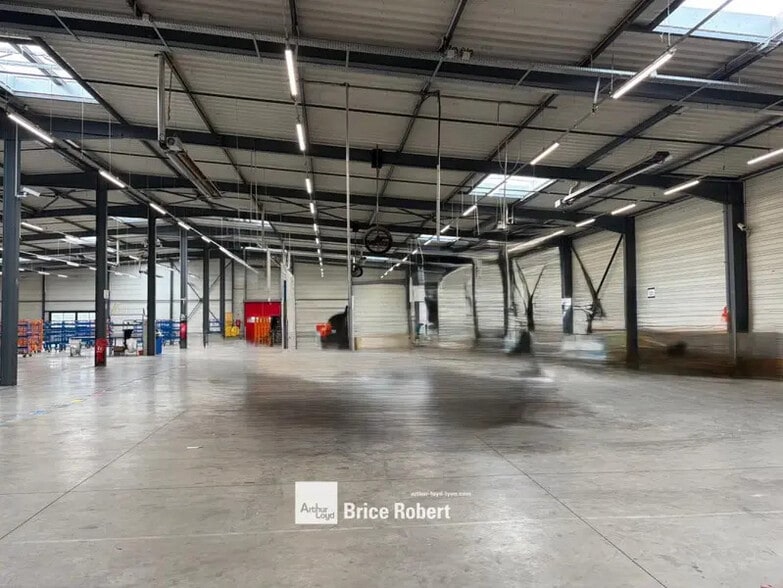 4 Rue Fulgencio Gimenez, Vaulx-en-Velin to rent - Interior Photo - Image 3 of 7