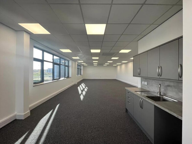 First Av, Doncaster to rent - Interior Photo - Image 3 of 3