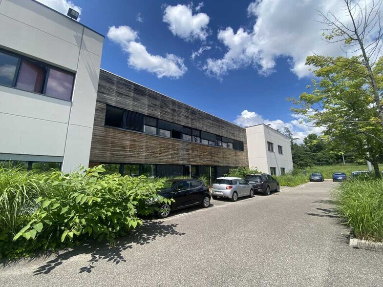 97 Allée Alexandre Borodine, Saint-Priest to rent - Building Photo - Image 1 of 16