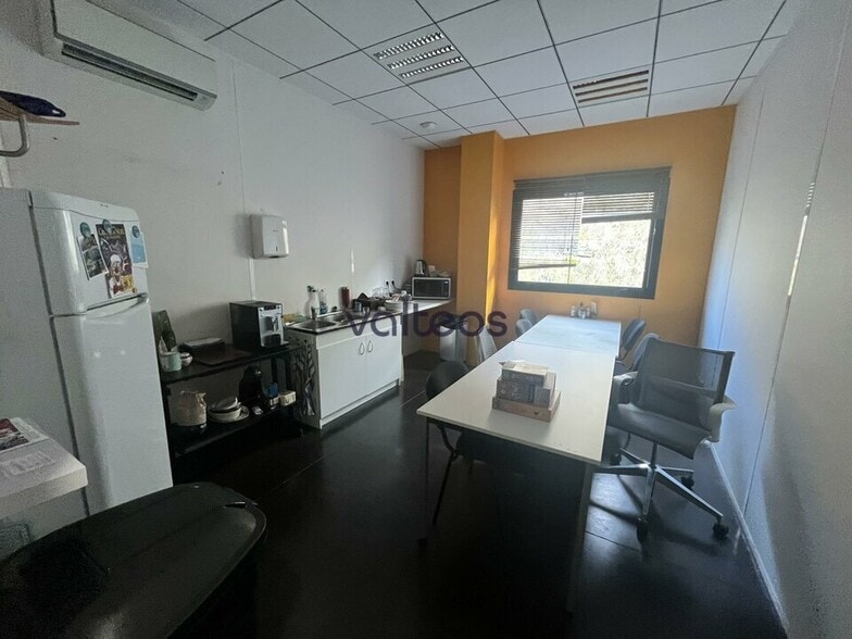 2 Rue Jean Monnet, Saint-Jean to rent - Interior Photo - Image 2 of 9