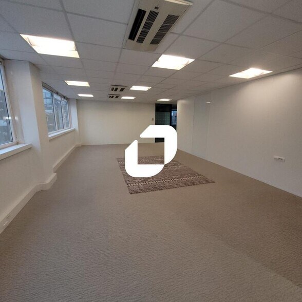 Office in Issy-les-Moulineaux to rent - Building Photo - Image 2 of 9