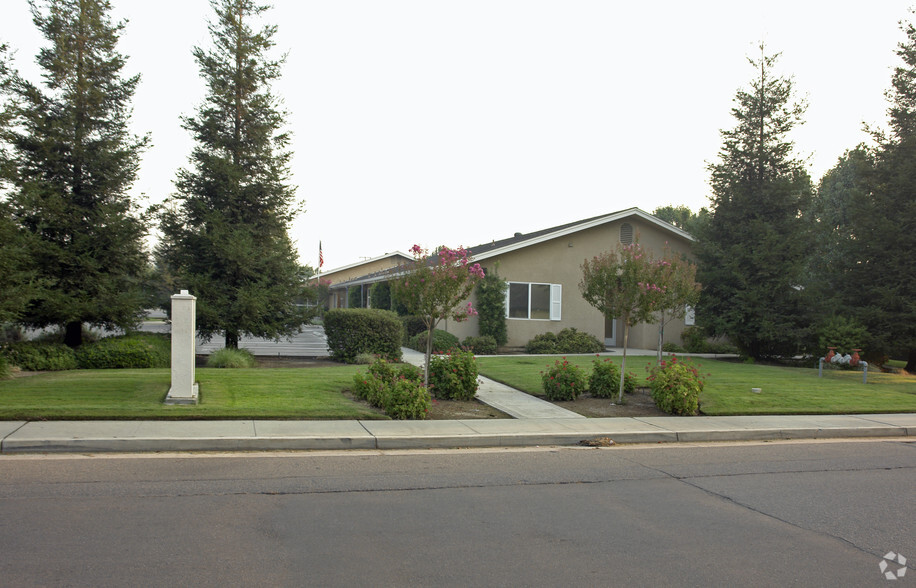 1400 E Sumner Ave, Fowler, CA for sale - Primary Photo - Image 1 of 1