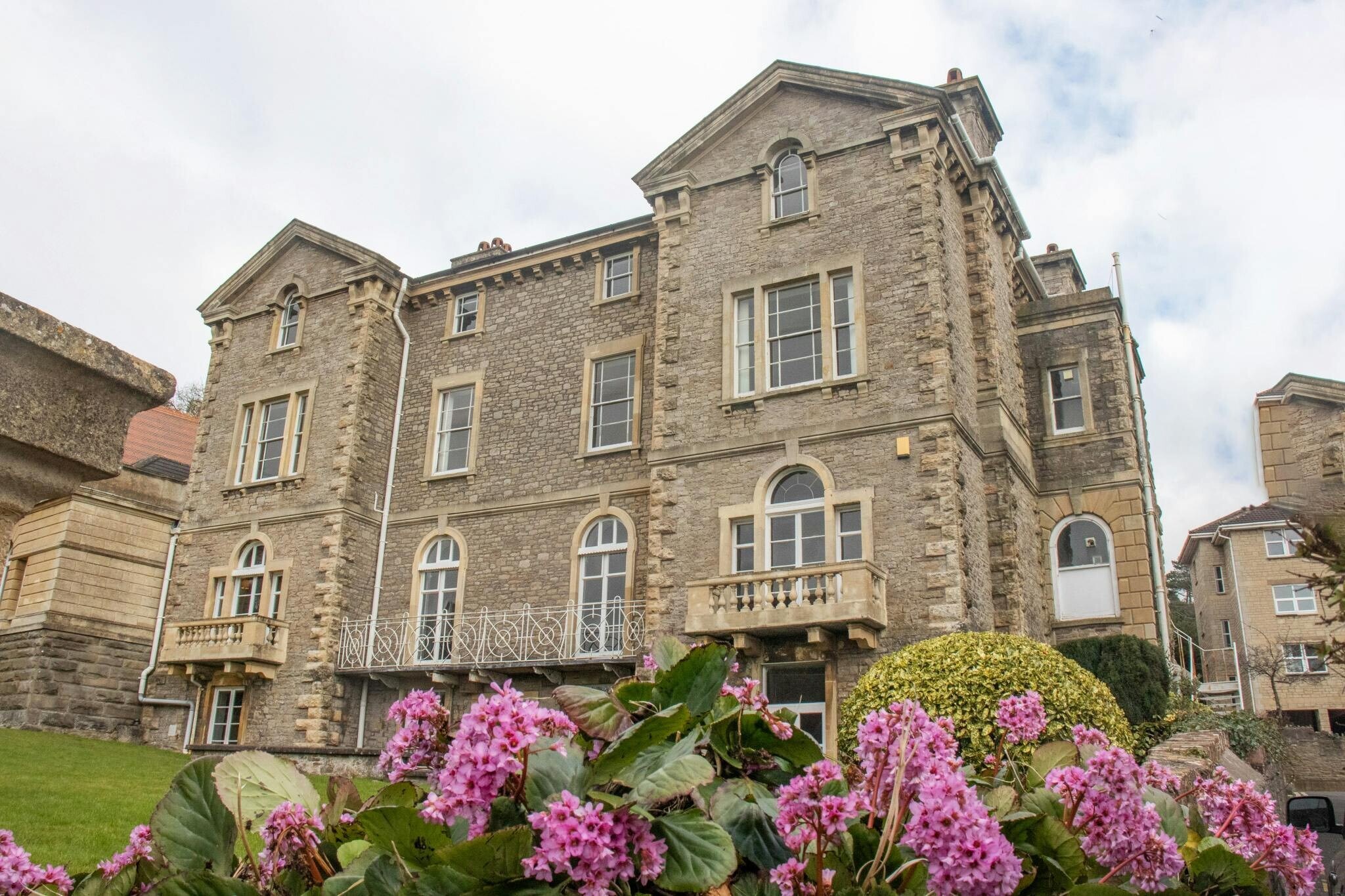 8 Hill Rd, Clevedon to rent Primary Photo- Image 1 of 11