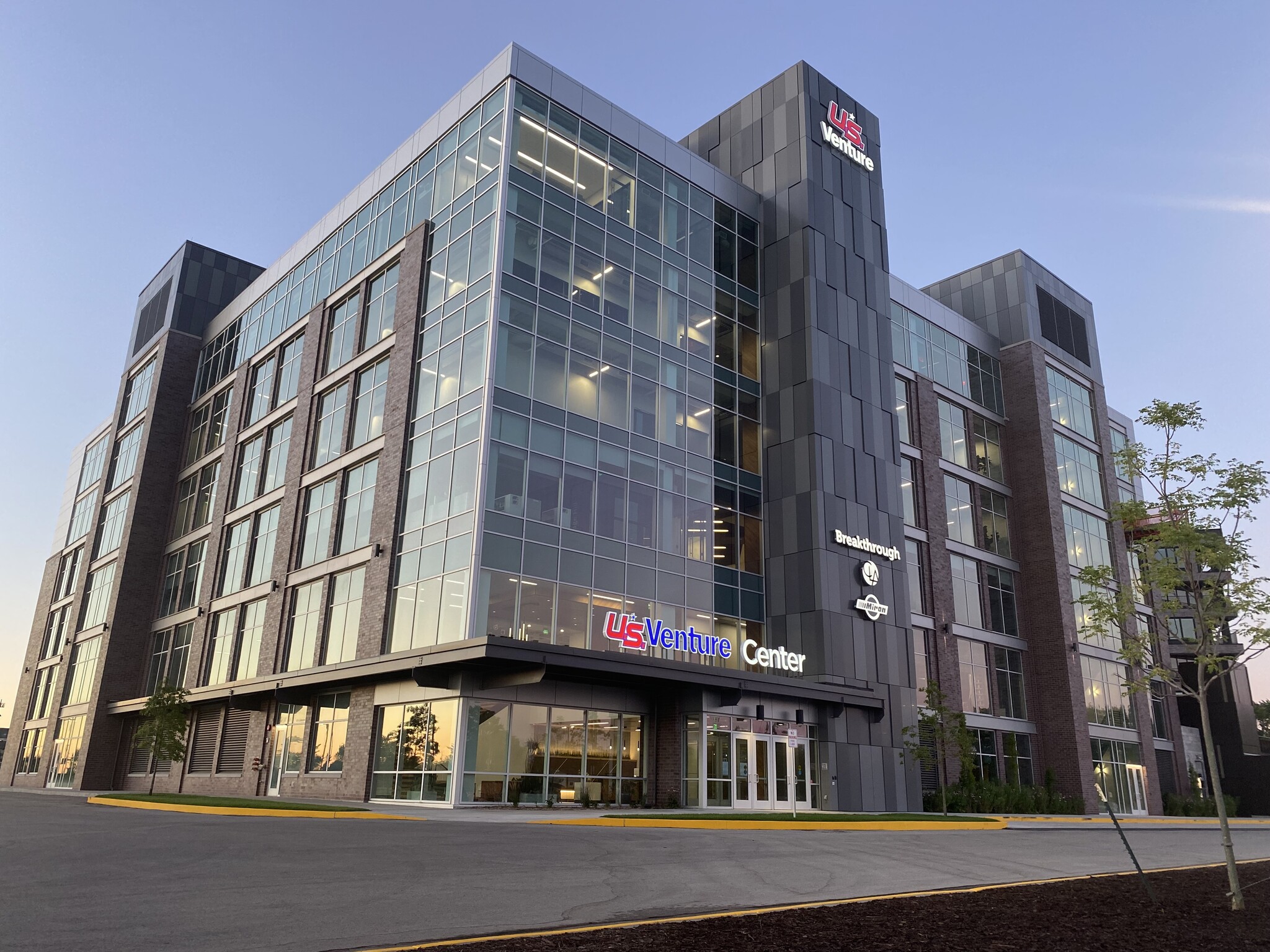 1175 Lombardi Ave, Green Bay, WI to rent Building Photo- Image 1 of 7