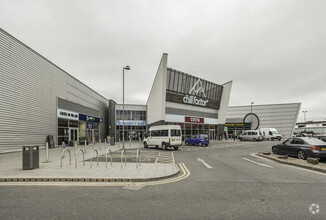 7 Trafford Way, Manchester for rent Building Photo- Image 1 of 11