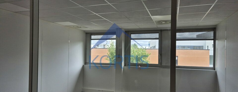7 Rue Maryse Bastié, Bron to rent - Interior Photo - Image 2 of 5