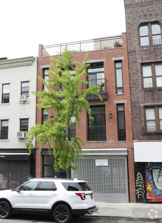 More details for 276 Grand St, Brooklyn, NY - Retail for Rent