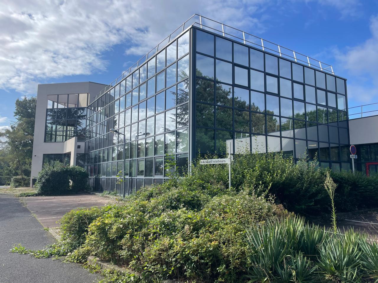 Light Industrial in Villebon-sur-Yvette to rent Building Photo- Image 1 of 10