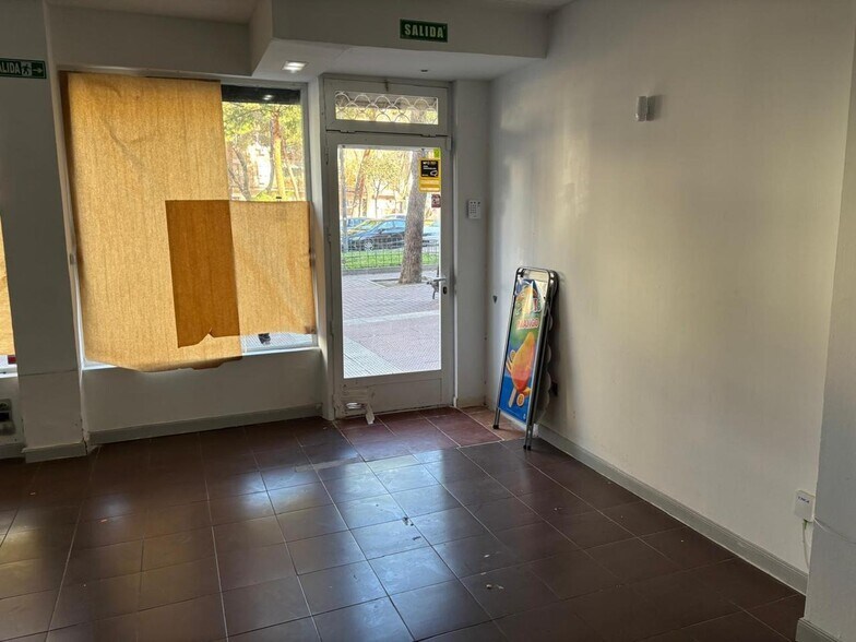 Retail in Parla, Madrid to rent - Interior Photo - Image 1 of 4