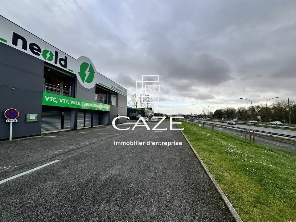 Location Local d'activités 1 200 m² - Photo 1
