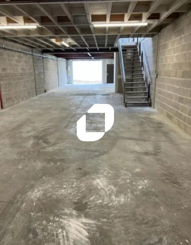 Light Industrial in Roissy-en-Brie to rent Interior Photo- Image 1 of 5