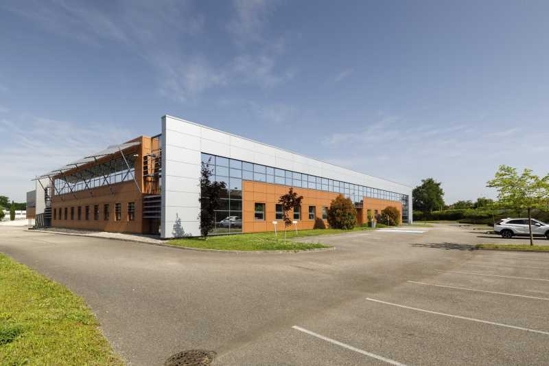 Light Industrial in Miribel to rent Building Photo- Image 1 of 15