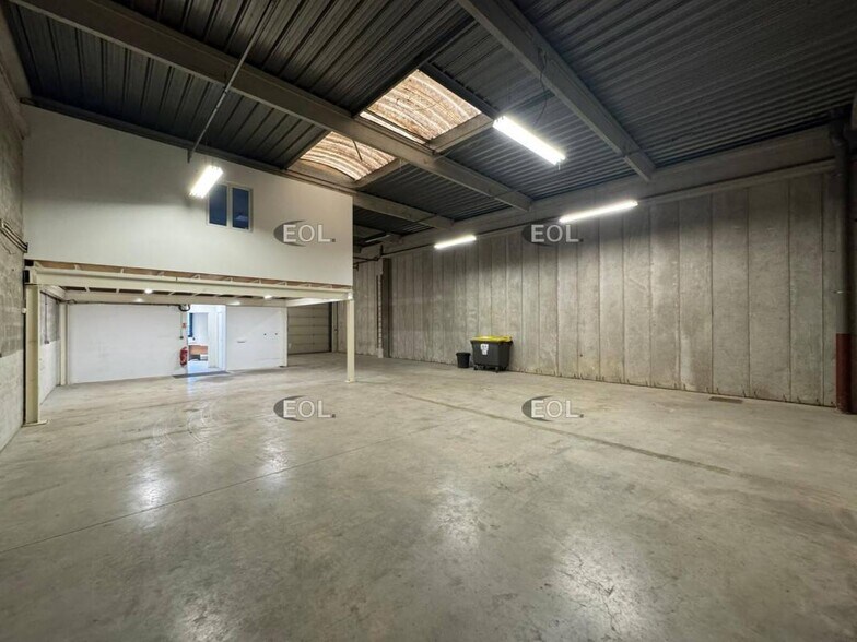 Industrial in Roissy-en-Brie to rent - Interior Photo - Image 2 of 4