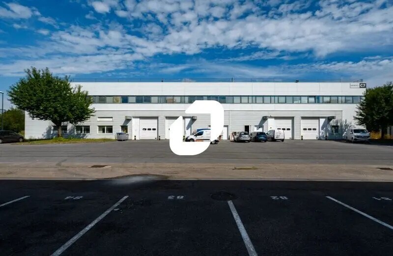 Light Industrial in Cergy to rent Building Photo- Image 1 of 28