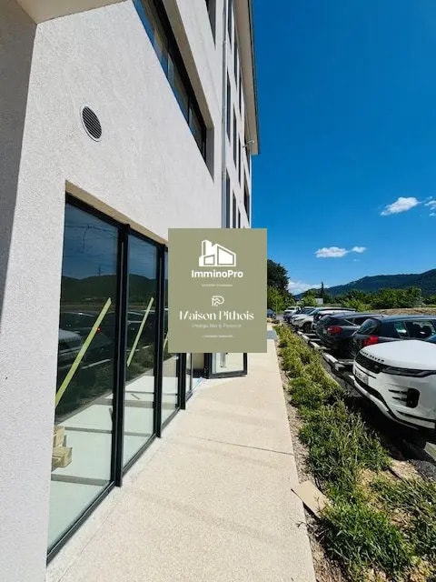 Retail in Aubagne to rent Building Photo- Image 1 of 3