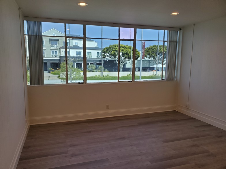 3315-3345 Newport Blvd, Newport Beach, CA for rent - Interior Photo - Image 3 of 5