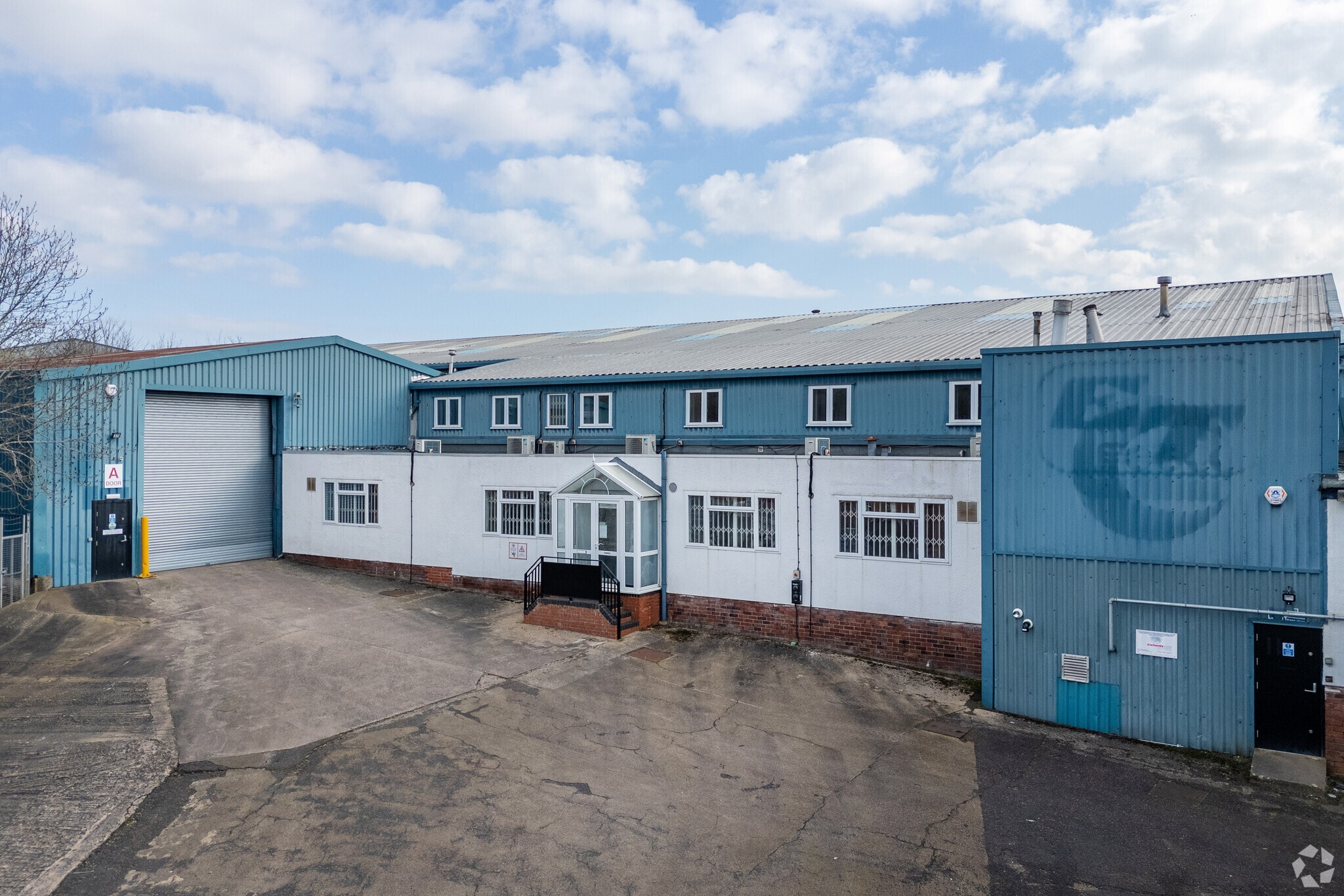 Dudley Rd, Halesowen to rent Primary Photo- Image 1 of 5