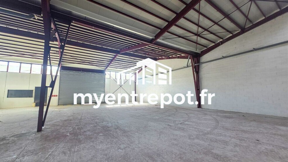 Avenue De La Fleuride, Aubagne to rent - Building Photo - Image 2 of 7
