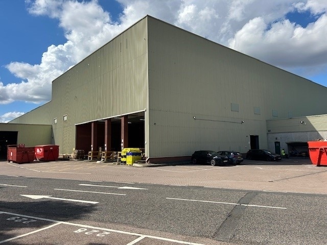 Fenton Way, Basildon to rent - Building Photo - Image 3 of 3