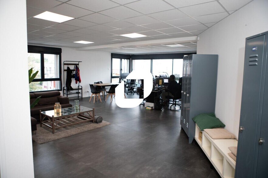 Office in Bagnolet to rent - Building Photo - Image 2 of 10