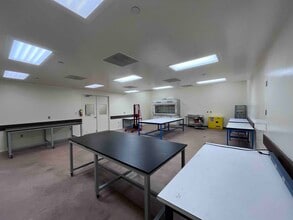 319 N Bernardo Ave, Mountain View, CA to rent Interior Photo- Image 2 of 4