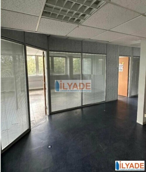 Office in Marseille to rent - Interior Photo - Image 3 of 5