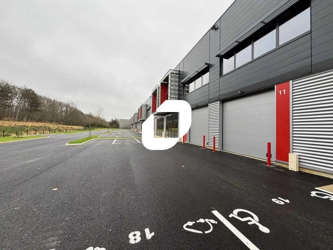Light Industrial in Bondoufle to rent Building Photo- Image 1 of 20