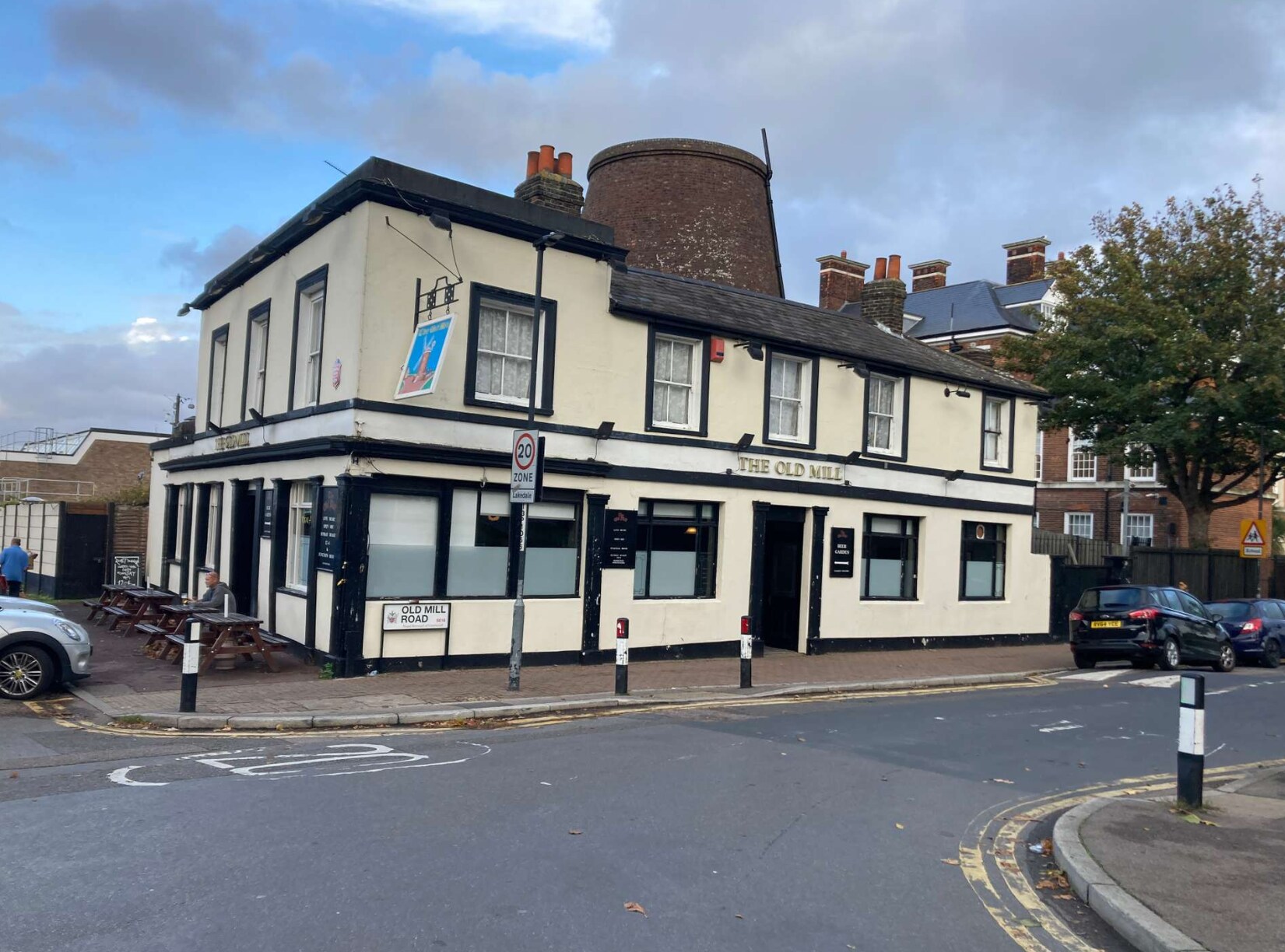 Old Mill Rd, London for sale Primary Photo- Image 1 of 1