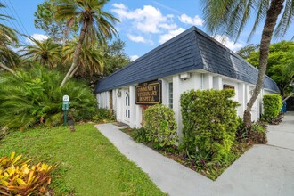 1631 W Bay Dr, Largo, FL for rent Building Photo- Image 2 of 31