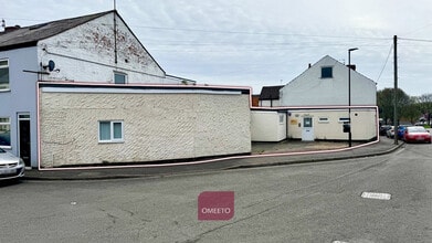 31A The Triangle, Ilkeston to rent Building Photo- Image 1 of 8