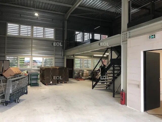 Location Local d'activités 256 m²