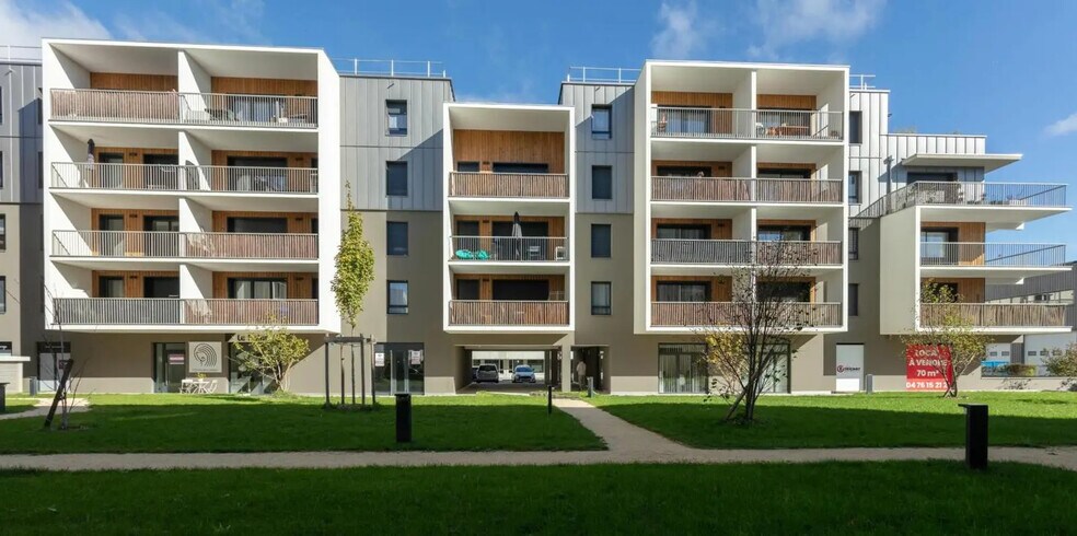 Industrial in Crolles for sale - Building Photo - Image 2 of 2