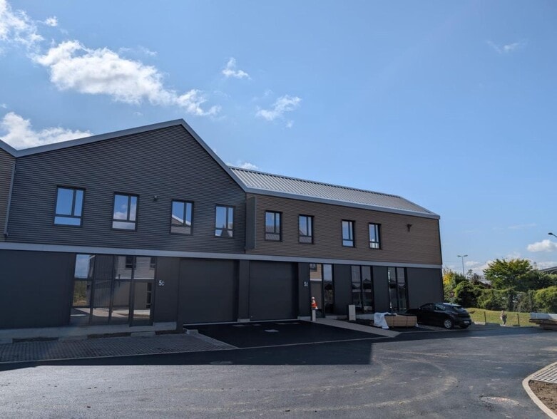 1 Rue René Dubos, Groslay to rent - Building Photo - Image 1 of 8