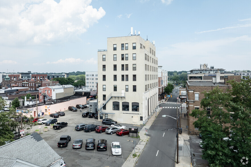 239-241 Main St, Hackensack, NJ for rent - Building Photo - Image 3 of 11