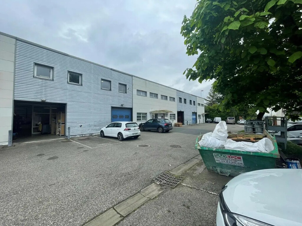 Location Local d'activités 376 m² - Photo 1
