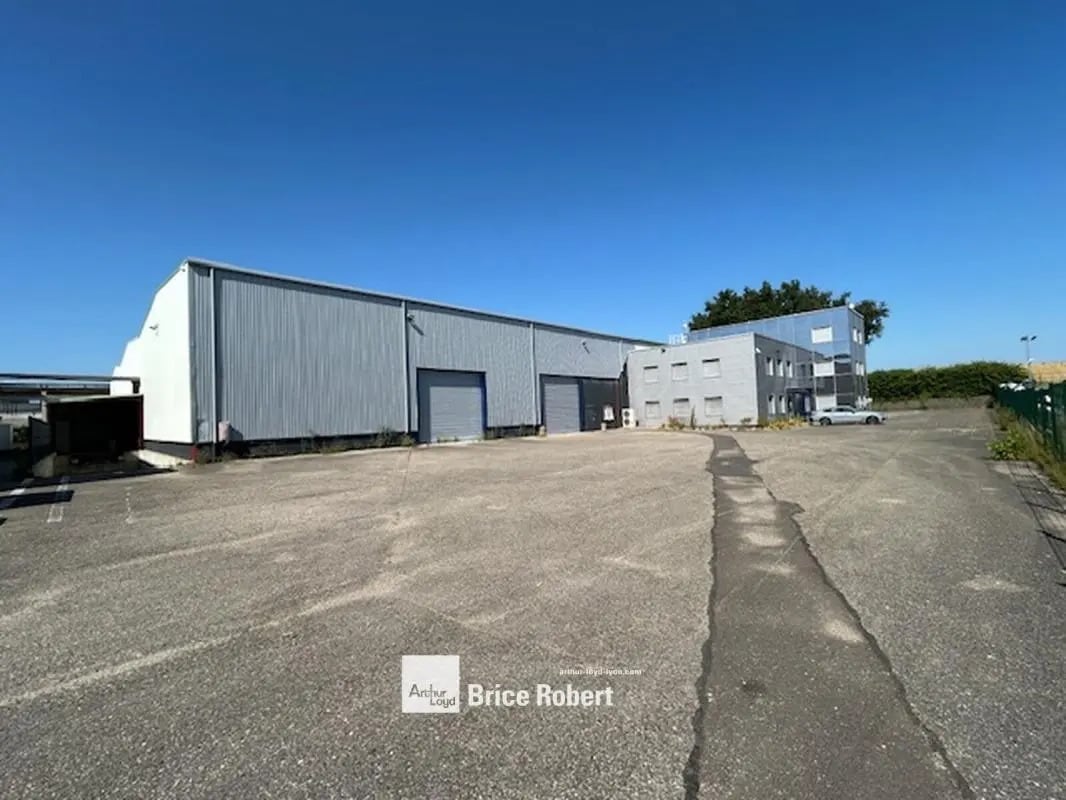 420 Rue De La Dombes, Miribel to rent Primary Photo- Image 1 of 8