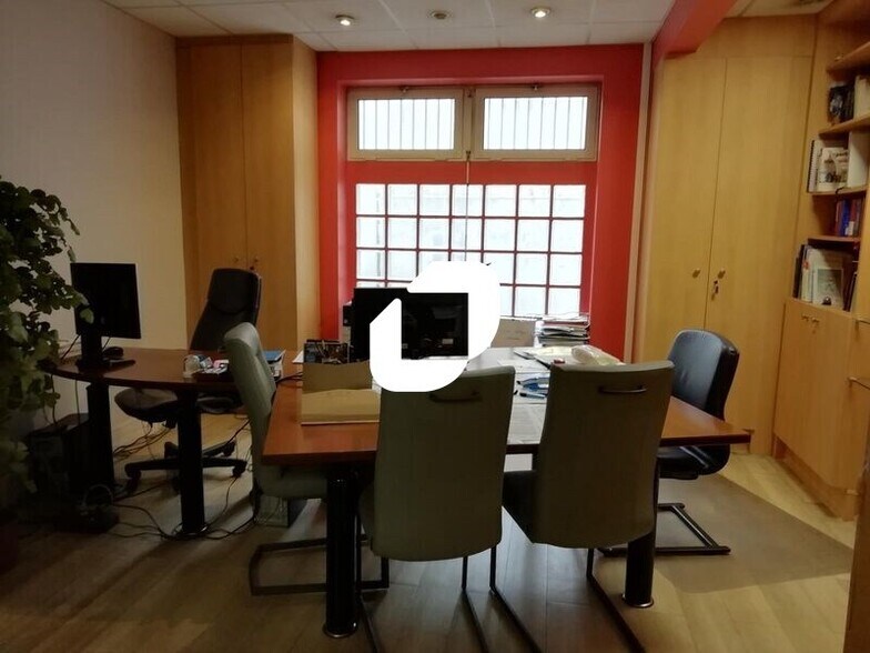 Office in Levallois-Perret to rent - Building Photo - Image 2 of 5