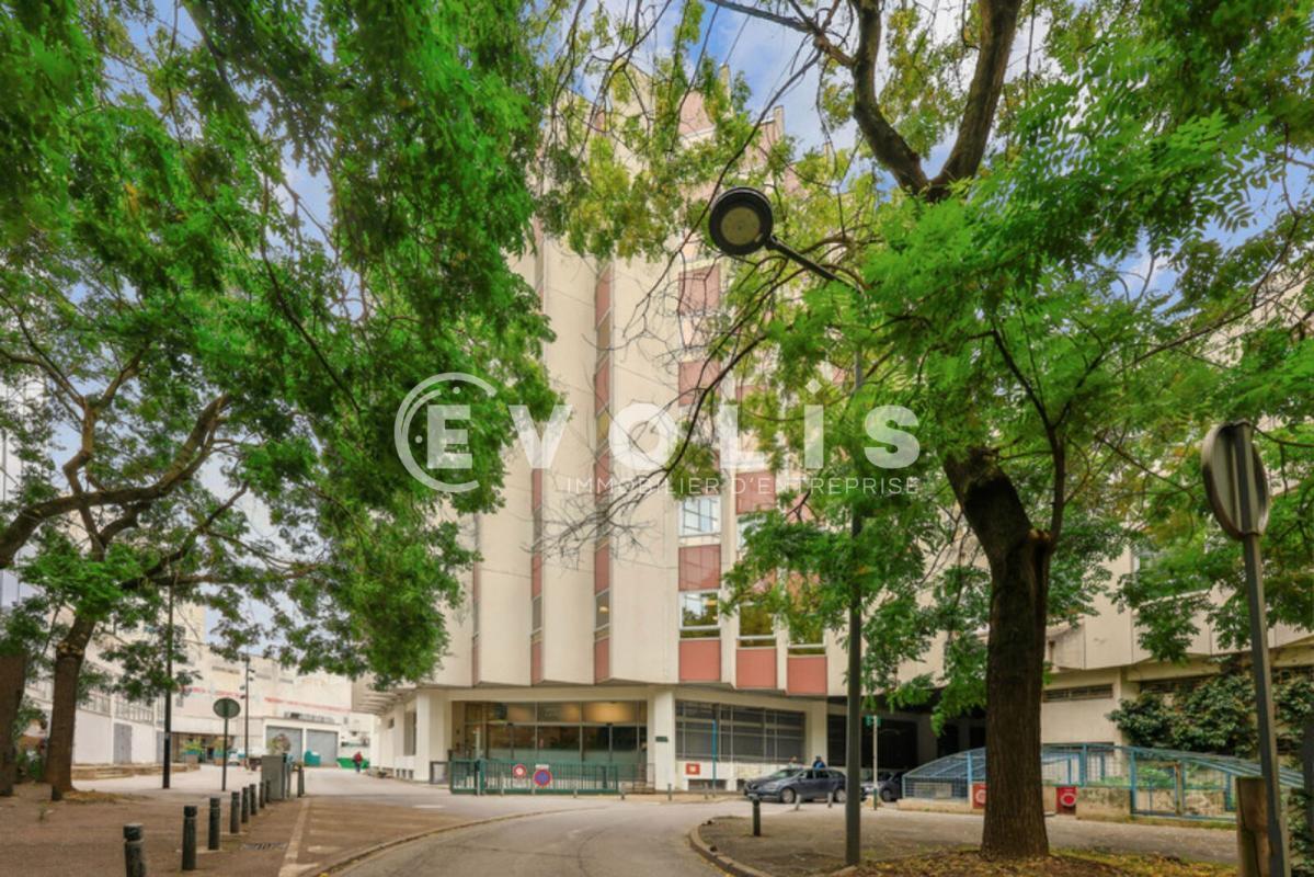 Office in Noisy-le-Grand to rent Building Photo- Image 1 of 12
