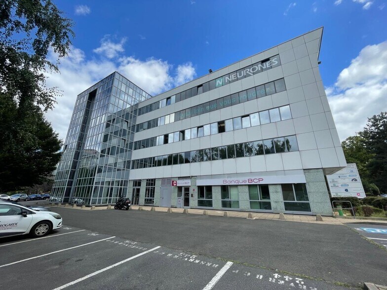 205 Avenue Georges Clemenceau, Nanterre to rent - Building Photo - Image 1 of 15