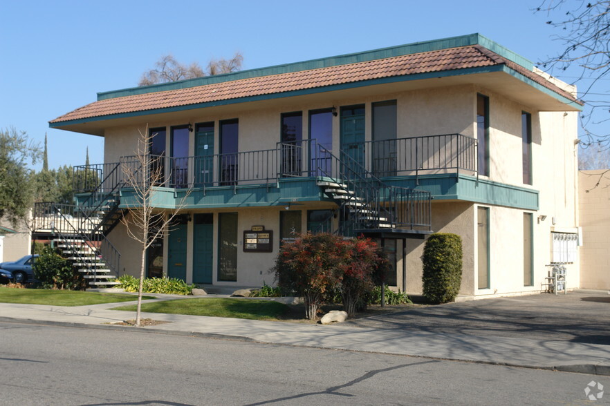 218 N Conyer St, Visalia, CA for rent - Building Photo - Image 2 of 4