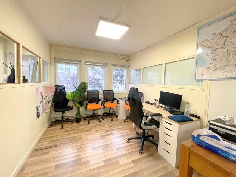 Office in Issy-les-Moulineaux to rent - Building Photo - Image 2 of 11