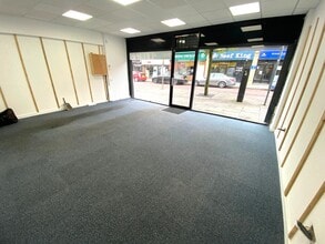 61 Darwen St, Blackburn to rent Interior Photo- Image 2 of 2