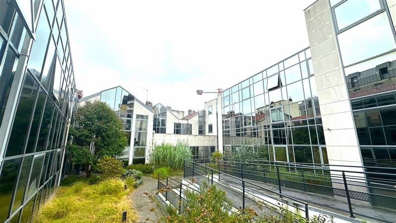 Office in Alfortville to rent Building Photo- Image 1 of 13