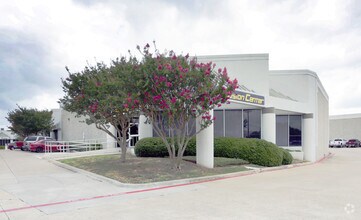 2122 Country Club Dr, Carrollton, TX for rent Building Photo- Image 1 of 6