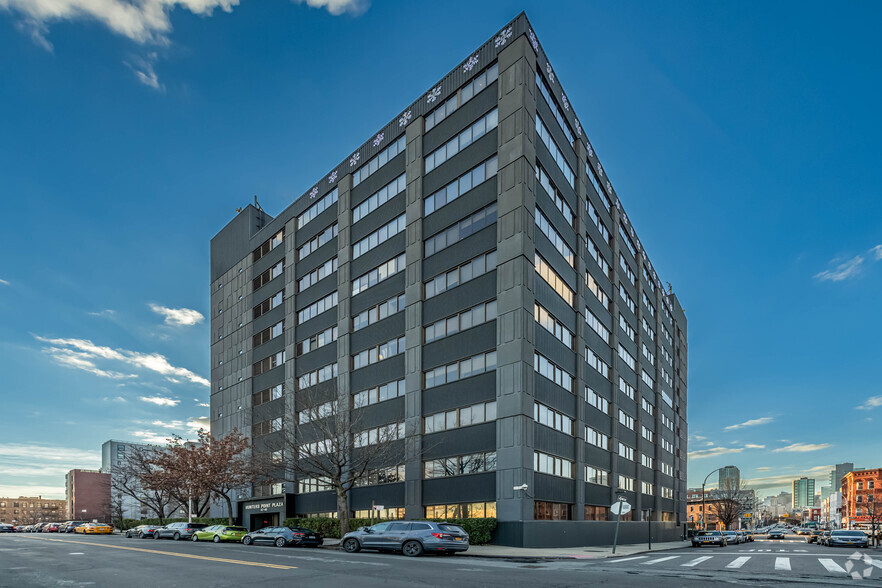 47-40 21st St, Long Island City, NY for rent - Primary Photo - Image 1 of 5