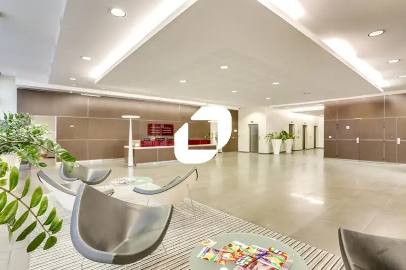 Office in Ivry-sur-Seine to rent - Building Photo - Image 2 of 37