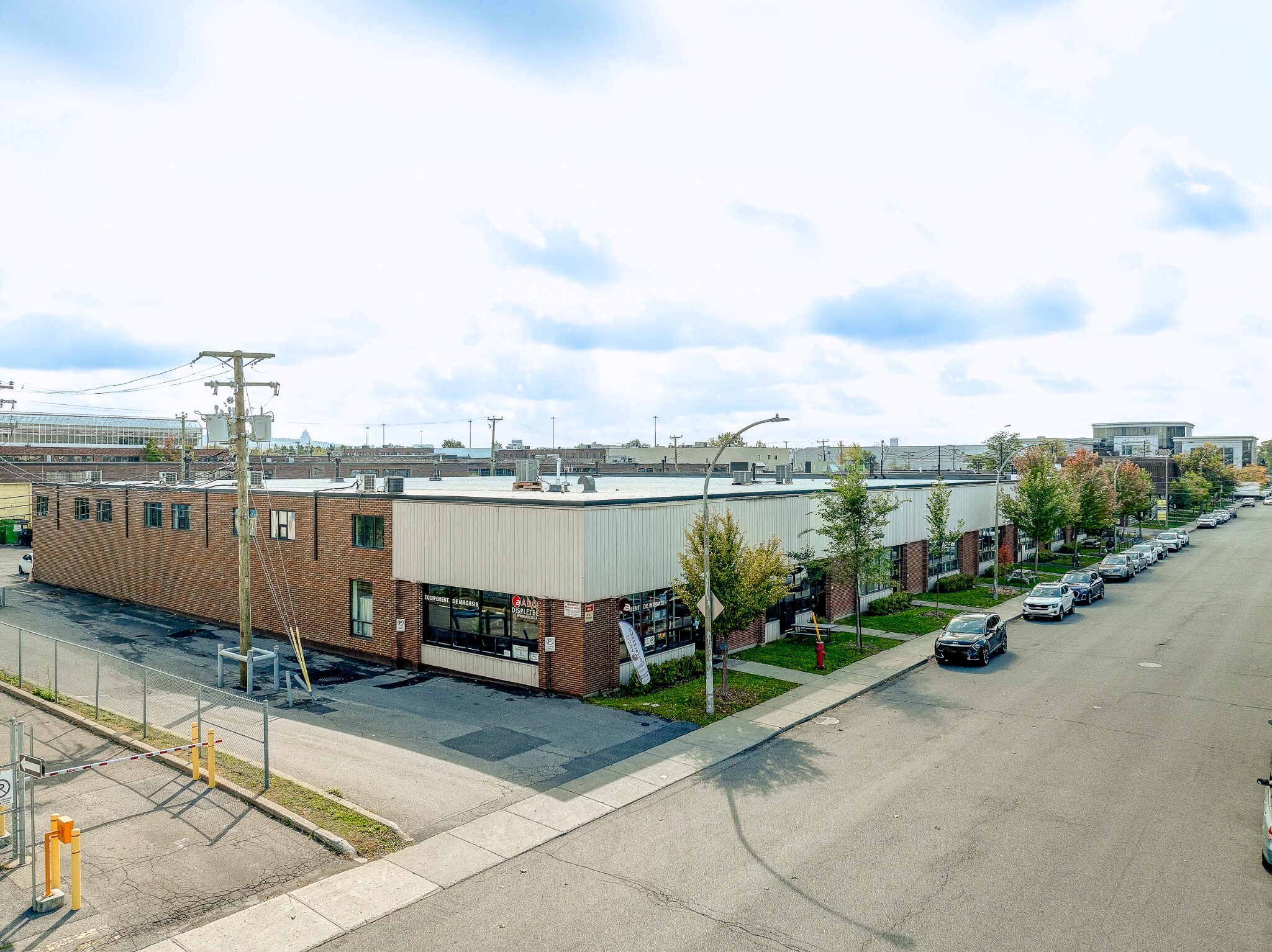 1310-1370 Rue Chabanel O, Montréal, QC to rent Building Photo- Image 1 of 3